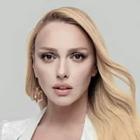 Оля Полякова